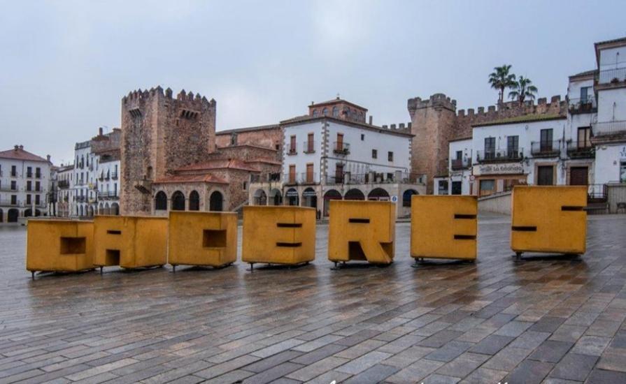 Apartamento Las Encinas Apartman Caces Kültér fotó